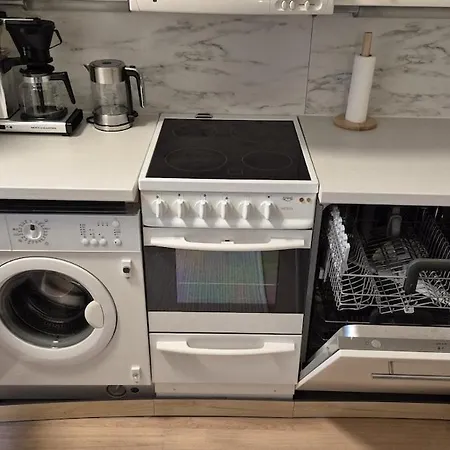 Ydinkeskustan Kaksio Ilmalaempoepumpulla Apartamento *